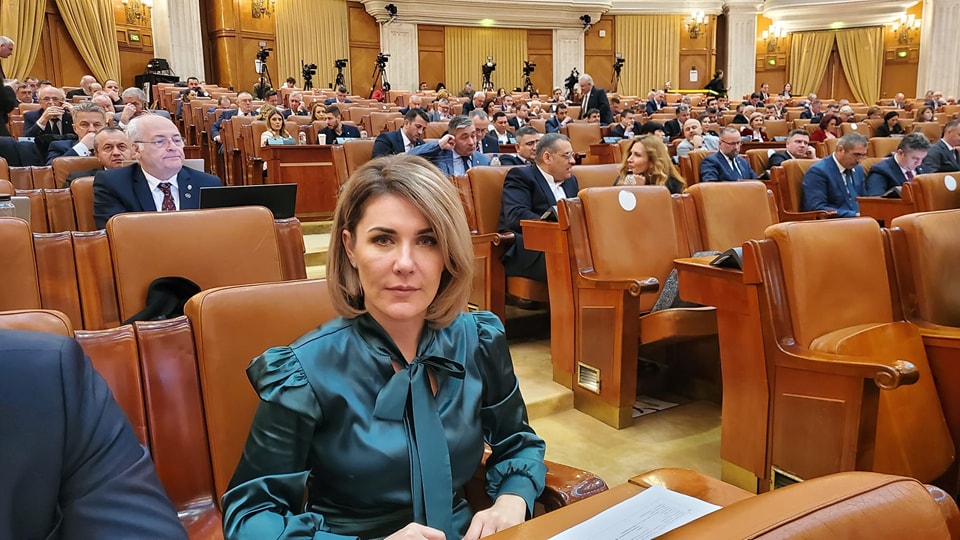 Gianina Șerban AUR în ședința Camerei Deputaților Au trecut mai