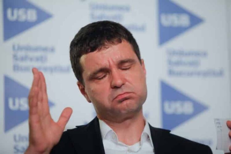 Nicusor Dan Tramvai.jpg