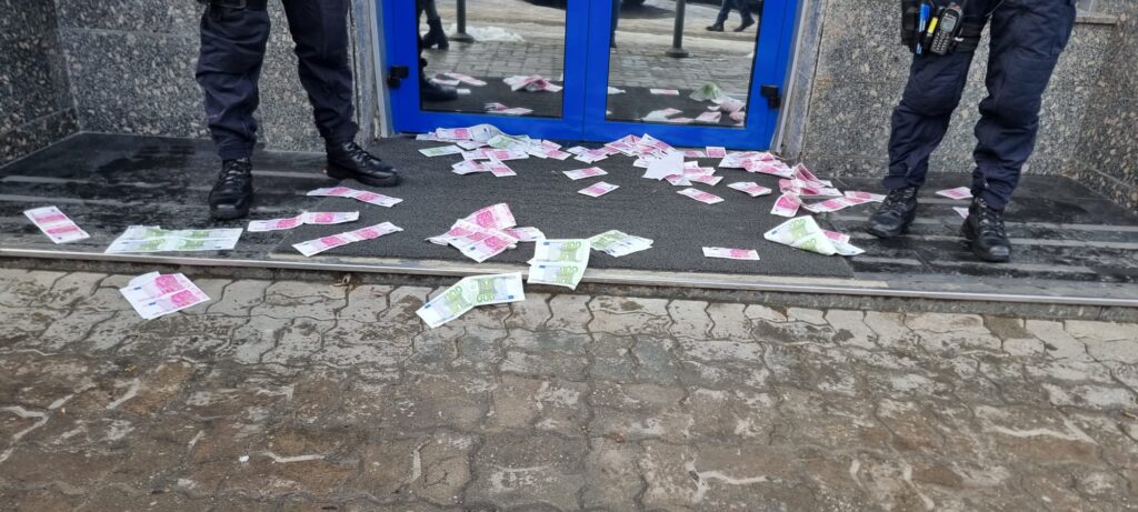 ASF, deschideți ușile!
