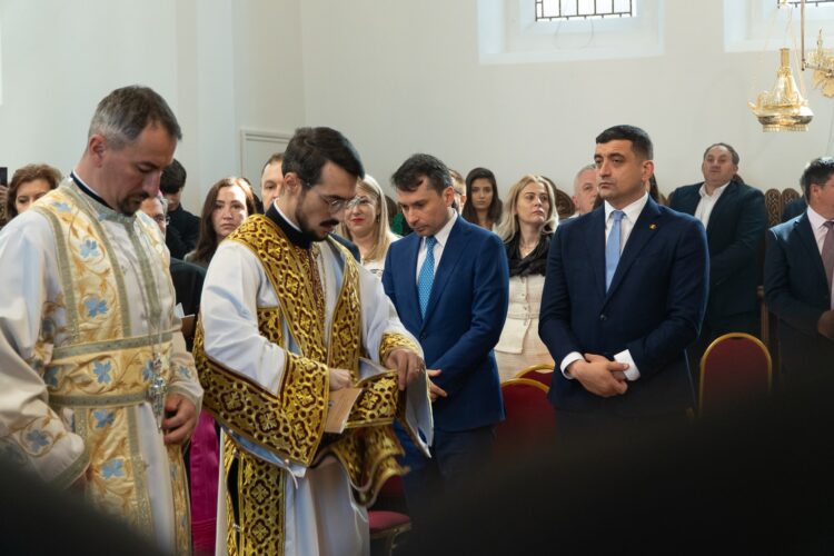 George Simion Londra Intronizarea Inaltpreasfintitului Parinte Atanasie.jpg